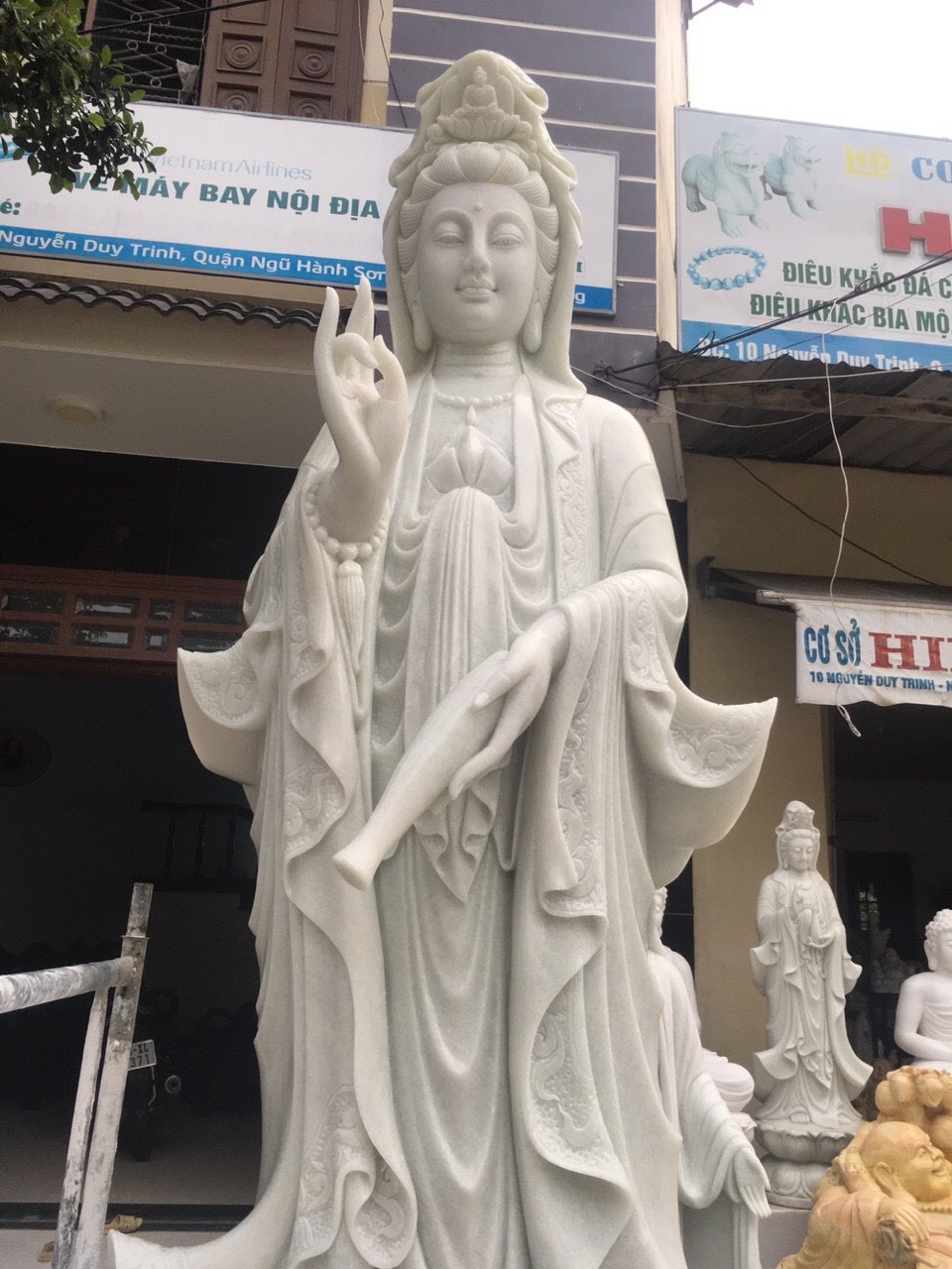 Tượng Phật Bà Quan Âm bằng đá – tượng Quan Âm bằng đá đẹp